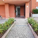Apartament With Terrace & Free Parking - 3 Minutes From *
