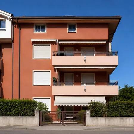 Apartmán With Terrace & Free Parking - 3 Minutes From *