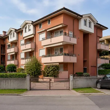 With Terrace & Free Parking - 3 Minutes From