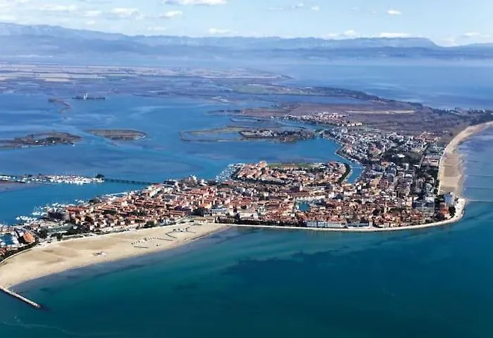 With Terrace & Free Parking - 3 Minutes From Appartement