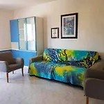 With Terrace & Free Parking - 3 Minutes From アパート