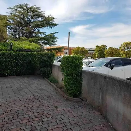 Apartment With Terrace & Free Parking - 3 Minutes From *