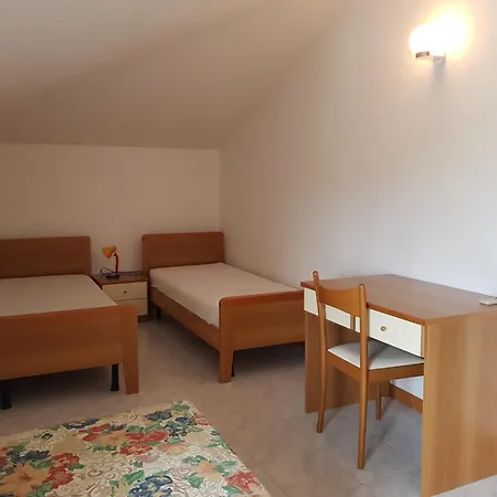 Apartment With Terrace & Free Parking - 3 Minutes From *