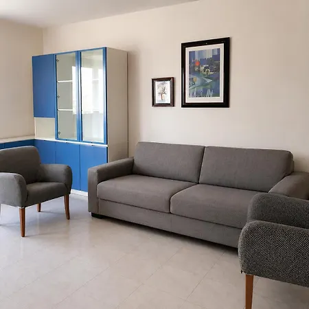 With Terrace & Free Parking - 3 Minutes From Apartament