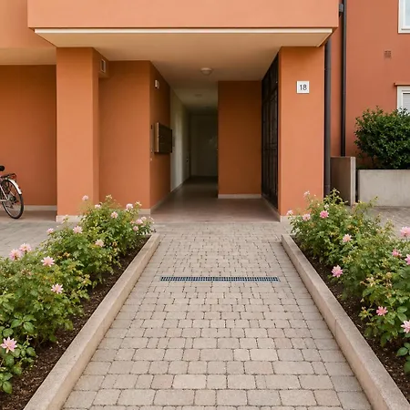 Apartament With Terrace & Free Parking - 3 Minutes From